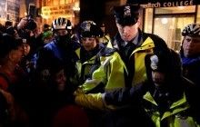 В Вашингтоне задержаны 90 противников Трампа, провокаторы с молотками и ломами действуют группами - полиция