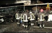 В Италии разбился и загорелся автобус с детьми из Венгрии, 16 погибших (фото)