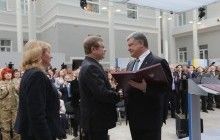 Президент присвоїв звання Герой України звільненому з полону бойовиків Жемчугову