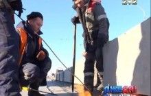 Столичные коммунальщики придумали реальный способ ремонтировать дороги зимой (видео)
