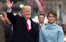 #SaveMelania: в соцсетях массово просят спасти "бедную" Мелани Трамп, или хотя бы "дать сигнал", дважды моргнув
