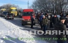 На Тернопільщині водії через борги по зарплаті перекрили дорогу міжнародного значення