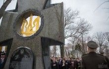 В Киеве почтили память Героев Крут (фоторепортаж)