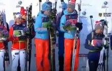 Украинские биатлонисты ушли с пьедестала, как только зазвучал гимн РФ, россияне тоже не стали его слушать (видео)