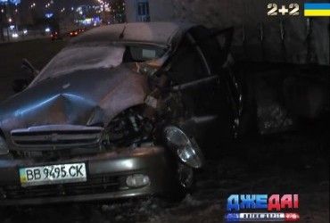 У столиці на Великій Кільцевій легковик влетів у фуру