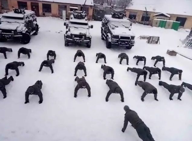 Харківські гвардійці в зоні АТО приєдналися до флешмобу / Скріншот Харківські гвардійці в зоні АТО приєдналися до флешмобу / Скріншот