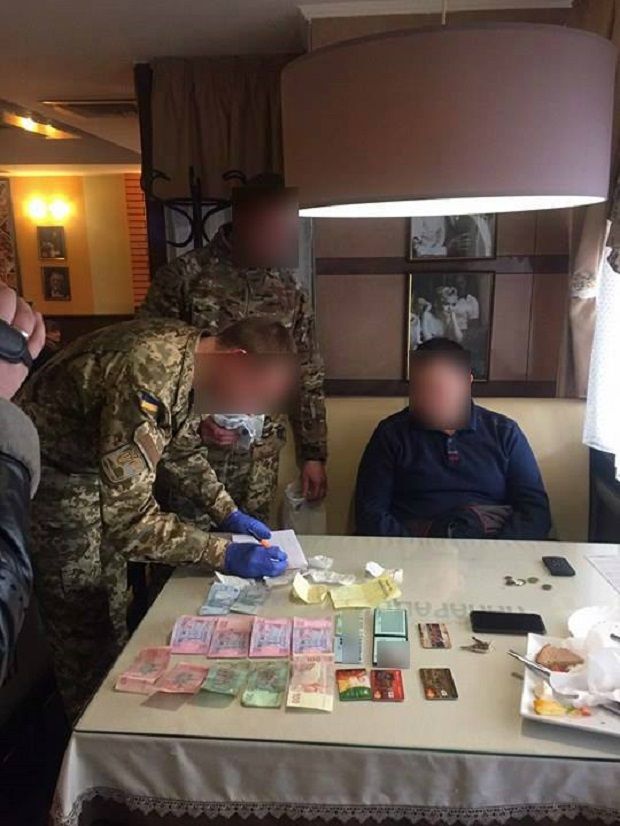 На Львівщині помічник нардепа погорів на хабарі (фото) На Львівщині помічник нардепа погорів на хабарі (фото)
