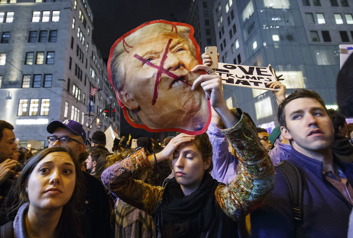 Проти. Протесты против Трампа 2016. Демонстрация против США. Демонстрации против Трампа. Протесты в США против Трампа.