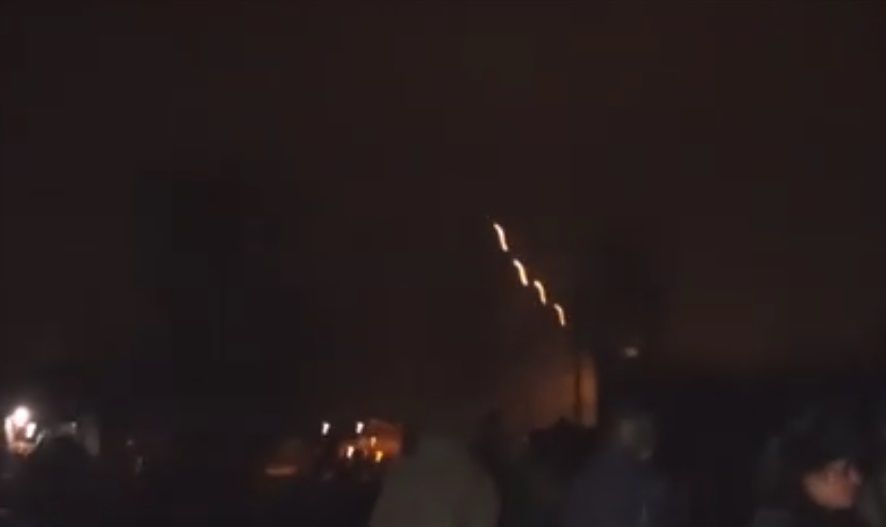 Боевики стреляют Боевики стреляют