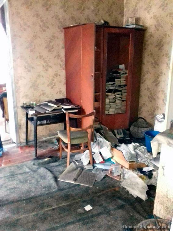 Дочь, обнаружила в доме отца разбросанные вещи, бардак и обугленное тело на полу / hk.npu.gov.ua