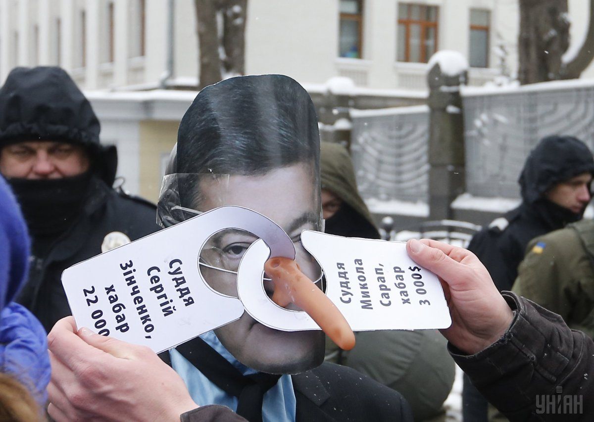 Активисты требуют отмены судейской неприкосновенности / фото УНИАН Активисты требуют отмены судейской неприкосновенности / фото УНИАН