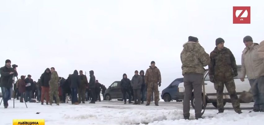 На Львівщині встановили блокпост біля сміттєзвалища / Скріншот На Львівщині встановили блокпост біля сміттєзвалища / Скріншот