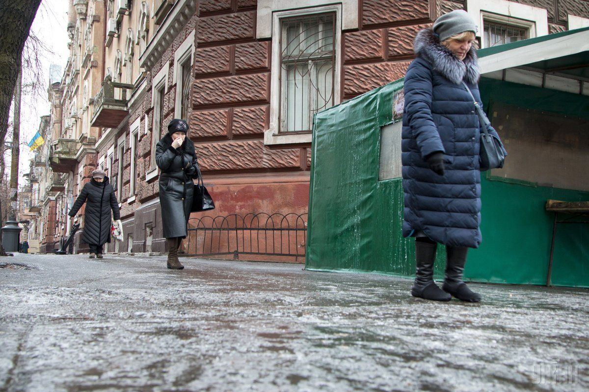 Сегодня в Украине будет скользко / фото УНИАН Сегодня в Украине будет скользко / фото УНИАН