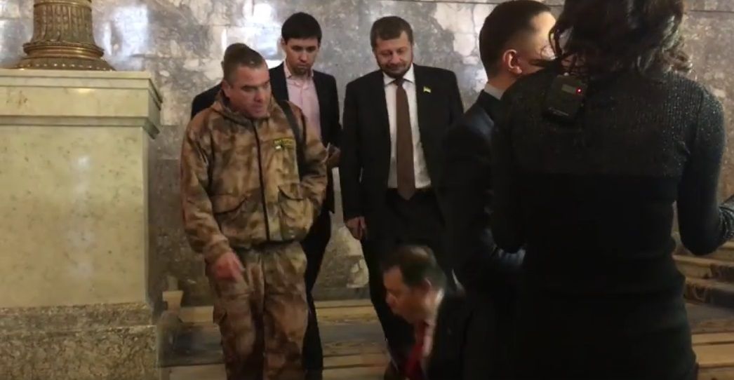 Ляшко упал в Раде / Скриншот Ляшко упал в Раде / Скриншот
