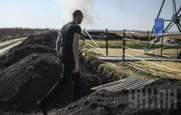 Яценюк нагадав, що під час його перебування на посаді Глави Уряду був остаточно затверджений проект так званого розумного кордону / Фото УНІАН Яценюк нагадав, що під час його перебування на посаді Глави Уряду був остаточно затверджений проект так званого розумного кордону / Фото УНІАН