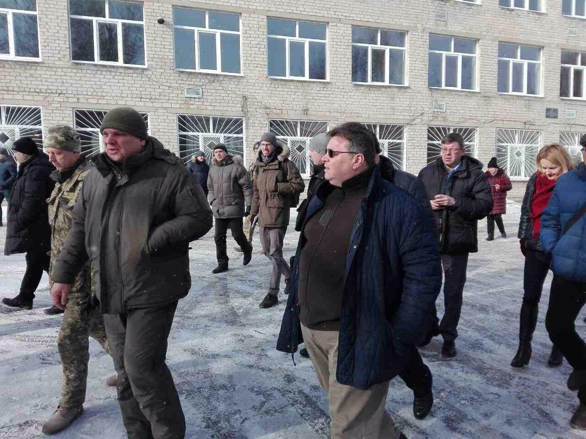 Лінкявічус побачив на власні очі наслідки агресії РФ / twitter.com/mfa_ukraine Лінкявічус побачив на власні очі наслідки агресії РФ / twitter.com/mfa_ukraine