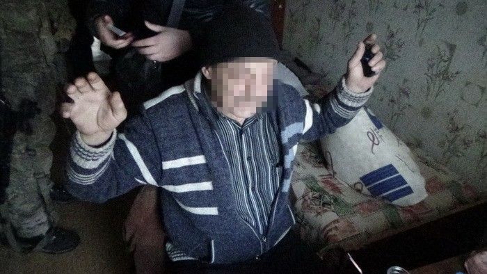 В Славянске СБУ задержала боевика, который пытал украинских заложников / ssu.gov.ua В Славянске СБУ задержала боевика, который пытал украинских заложников / ssu.gov.ua