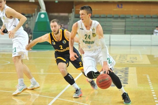 Попередні два матчі лідери чемпіонату Суперліги по черзі вигравали з перевагою в 21 очко / fbu.kiev.ua Попередні два матчі лідери чемпіонату Суперліги по черзі вигравали з перевагою в 21 очко / fbu.kiev.ua