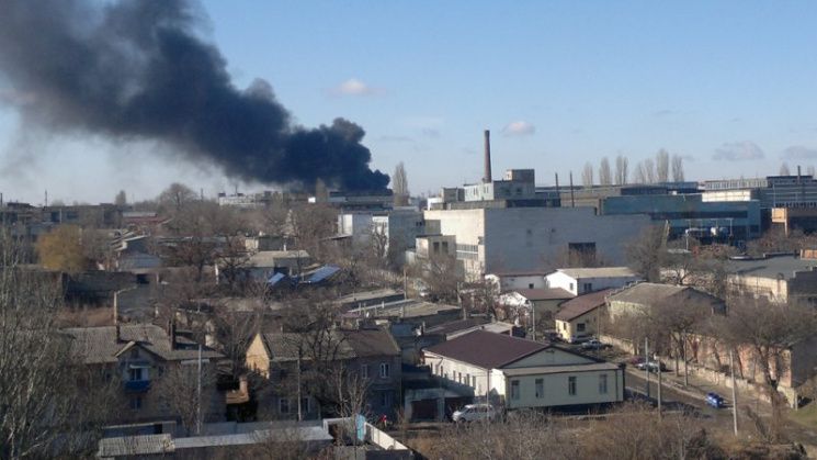 Дим піднявся у районі Застави / фото из соцсетей Дим піднявся у районі Застави / фото из соцсетей