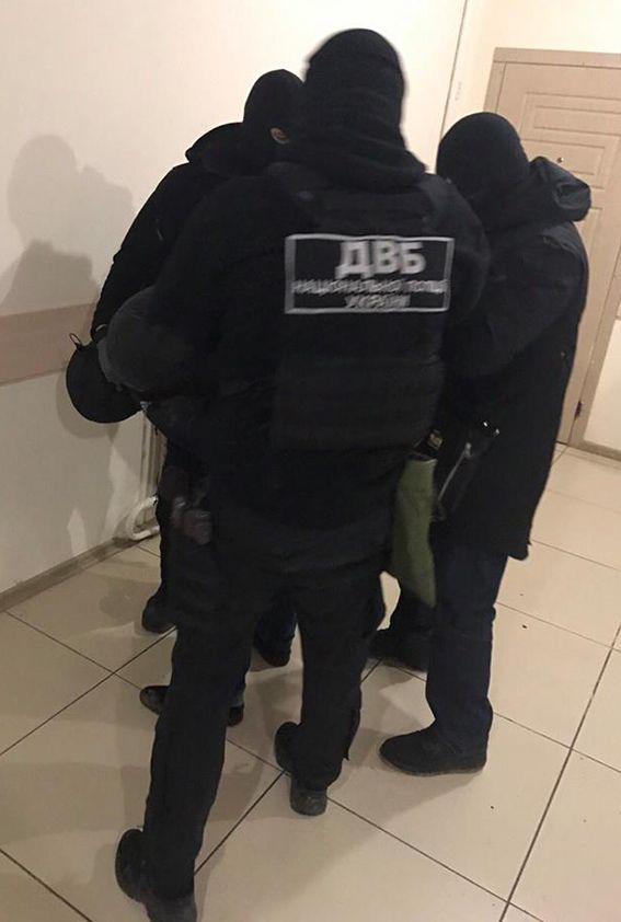 Ставленник 'вора в законе' и главарь банды: в Одессе задержали криминального авторитета (фото, видео) Ставленник 'вора в законе' и главарь банды: в Одессе задержали криминального авторитета (фото, видео)