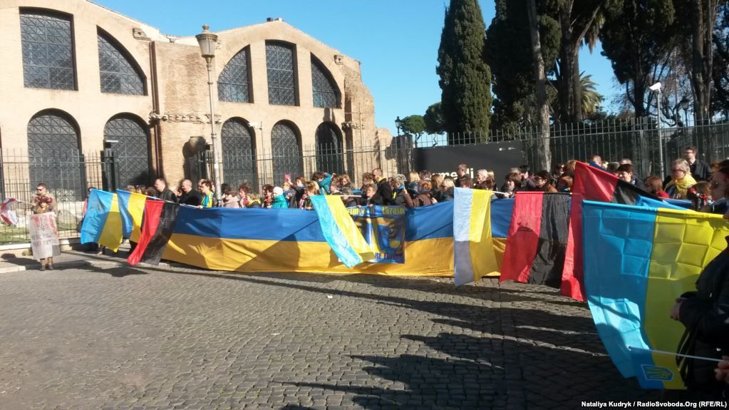 Председатель Конгресса украинцев Италии: Мы не можем дать достаточного уважения тем людям, которые погибли / Фото radiosvoboda.org Председатель Конгресса украинцев Италии: Мы не можем дать достаточного уважения тем людям, которые погибли / Фото radiosvoboda.org