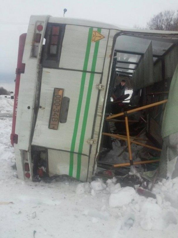 Внаслідок ДТП водій автобуса загинув / dsns.gov.ua Внаслідок ДТП водій автобуса загинув / dsns.gov.ua