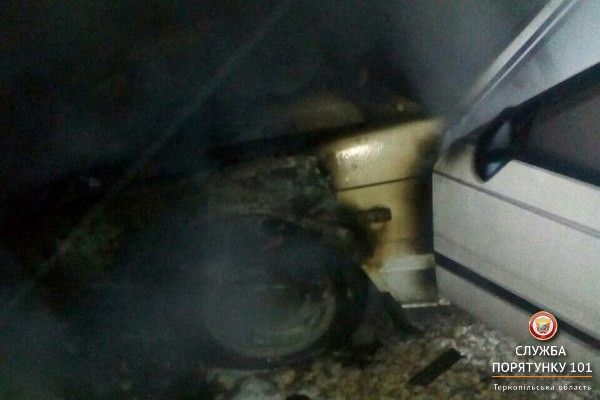 На Тернопільщині горів автомобіль На Тернопільщині горів автомобіль