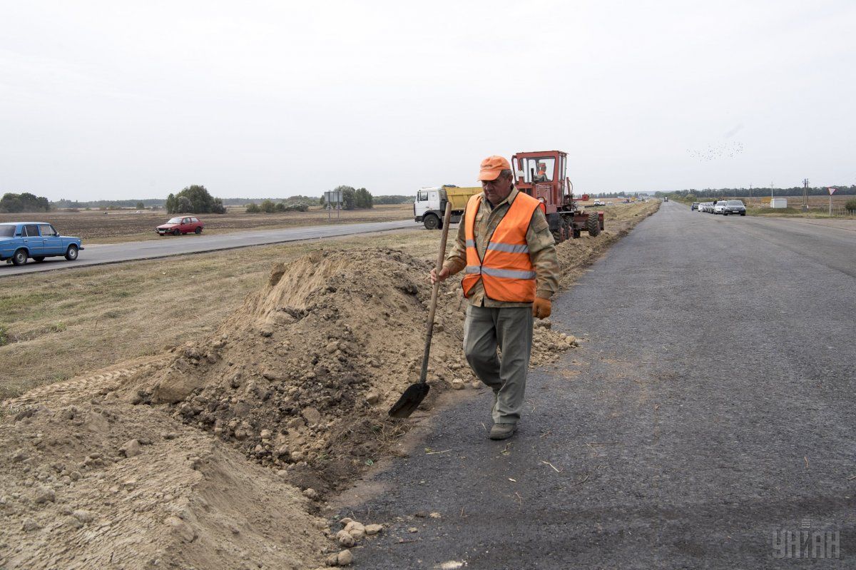 Будівництво доріг в Україні створило 68 тисяч нових робочих місць / фото УНІАН