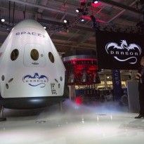 Илон Маск показал дизайн пилотируемого Dragon 2