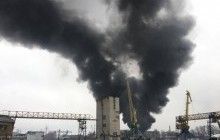В Киеве на Подоле вспыхнул масштабный пожар (фото)