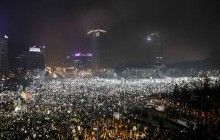 Сотни тысяч людей вновь вышли на акции протеста в Румынии (фото)