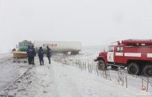 На Тернопільщині через ожеледицю вантажівка з’їхала у кювет