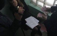 Столична прокуратура затримала на хабарі чиновницю Департаменту земресурсів КМДА