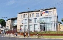 Во Львове неизвестные разрисовали здание Генконсульства Польши надписями и красными пятнами