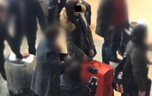 Одеські прикордонники затримали жінку, яка намагалася продати в рабство двох дівчат (відео)