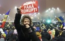 Протести у Румунії призвели до відставки міністра, який заступився за корупціонерів