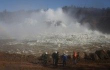 Жителі Каліфорнії, евакуйовані через "діряву" греблю, повертаються до своїх будинків (фото, відео)