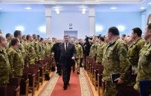 Порошенко: традиции добровольцев заложены в новейшую украинскую армию