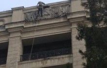 У Харкові декомунізували виш: на прохання студента зняли серп і молот (фото)