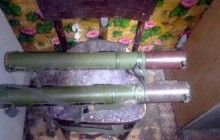 Гранатомети і набої до автомата: на Донеччині знайшли схованку зброї у покинутому будинку (фото)