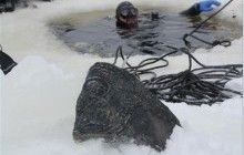 У Росії на дні Рибінського моря виявили затоплений храм і підняли частину дзвона