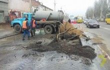 В Одесі через прорив водопровідної труби утворилася кілометрова пробка (фото, відео)
