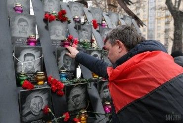 Отдали жизнь за демократию: Украина чтит память Героев Небесной Сотни