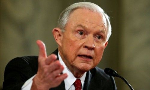 "Нервова" спроба Джеффа Сешнса використати браваду в стилі Трампа провалилася :