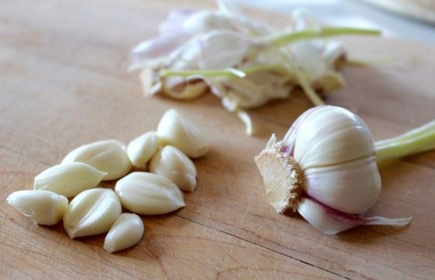 Никакого мыла или химии: как быстро избавиться от запаха чеснока на руках