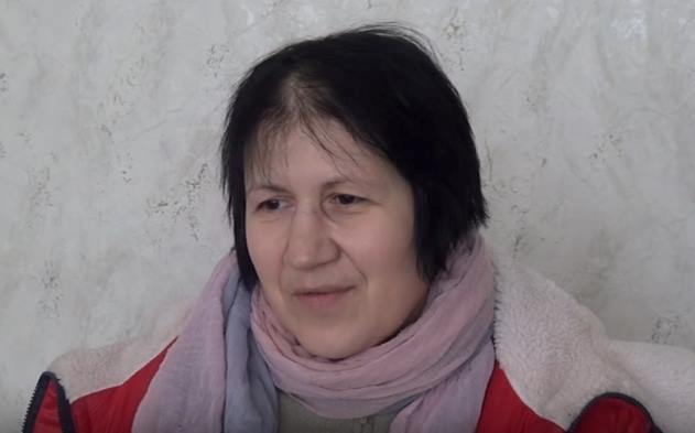Боевики взяли в заложники местную жительницу / Скриншот Боевики взяли в заложники местную жительницу / Скриншот