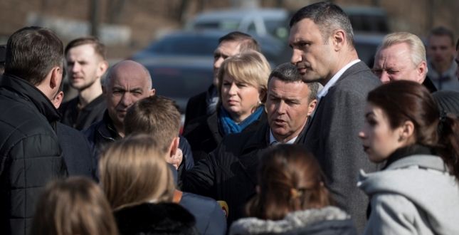 Мер оглянув стан Повітрофлотського проспекту, де востаннє був капітальний ремонт у 1995 році / kievcity.gov.ua Мер оглянув стан Повітрофлотського проспекту, де востаннє був капітальний ремонт у 1995 році / kievcity.gov.ua