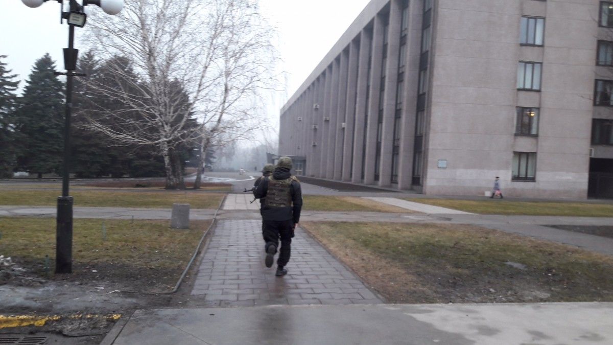 У Кривому Розі обшукують міськраду, перевіряють можливу причетність мера Вілкула до розкрадання грошей - Луценко (фото) У Кривому Розі обшукують міськраду, перевіряють можливу причетність мера Вілкула до розкрадання грошей - Луценко (фото)