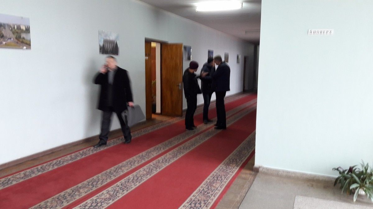 У Кривому Розі обшукують міськраду, перевіряють можливу причетність мера Вілкула до розкрадання грошей - Луценко (фото) У Кривому Розі обшукують міськраду, перевіряють можливу причетність мера Вілкула до розкрадання грошей - Луценко (фото)