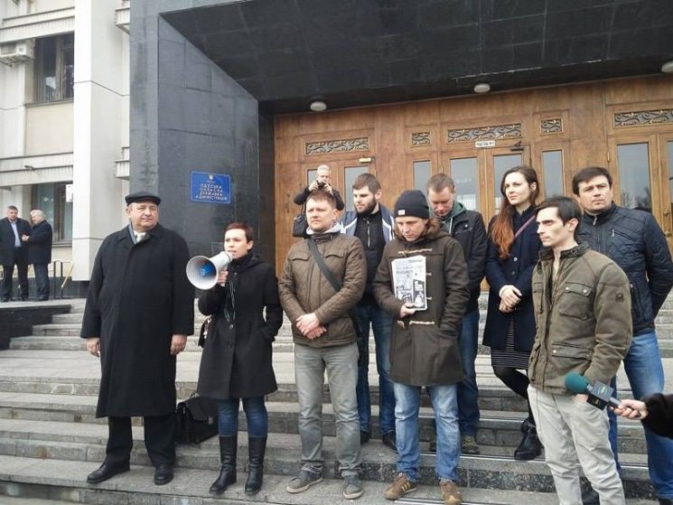 мітинг проходить під стінами Одеської ОДА / odesa.depo.ua мітинг проходить під стінами Одеської ОДА / odesa.depo.ua